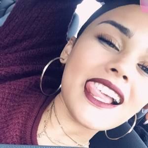 Meet your Posher, Domia